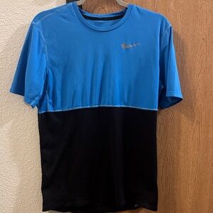 Nike Men's Blue and Black Short Sleeve Tee